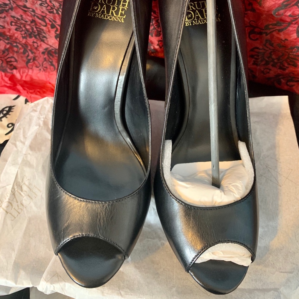 NWT Truth or Dare by Madonna black pumps 8.5 - Picture 7 of 8